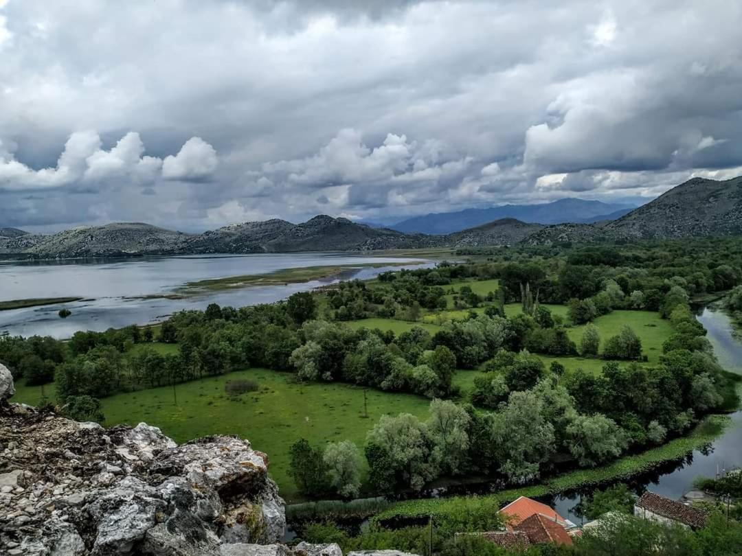 Holiday Home Haustor With Skadar Lake View 波德戈里察 外观 照片